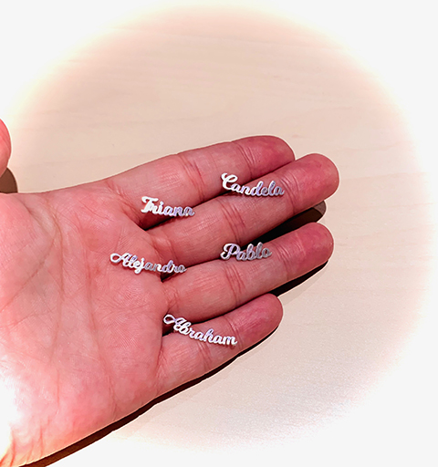 Pendiente plata de ley nombre personalizado