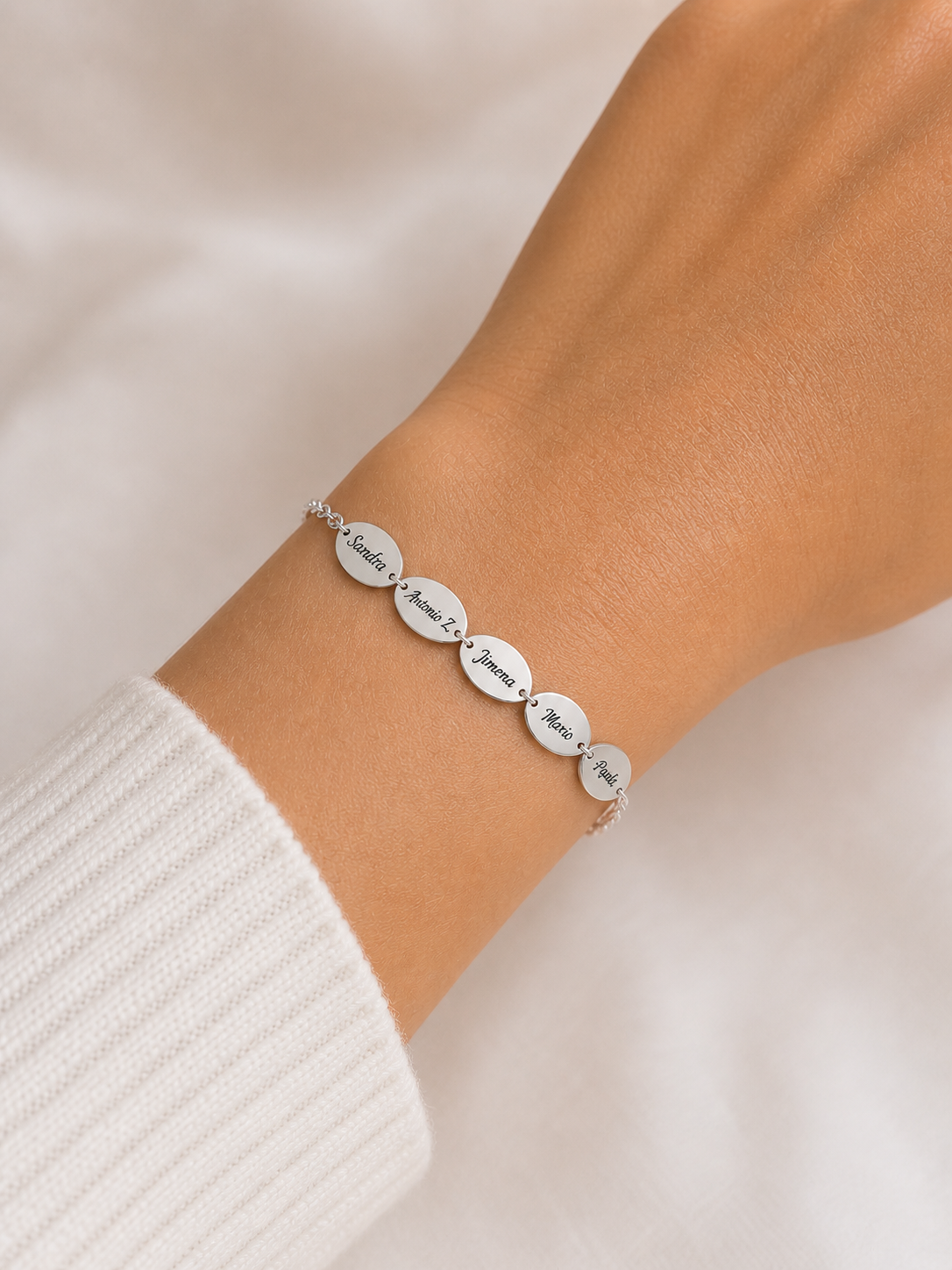 Pulsera plata nombres ovalada personalizada
