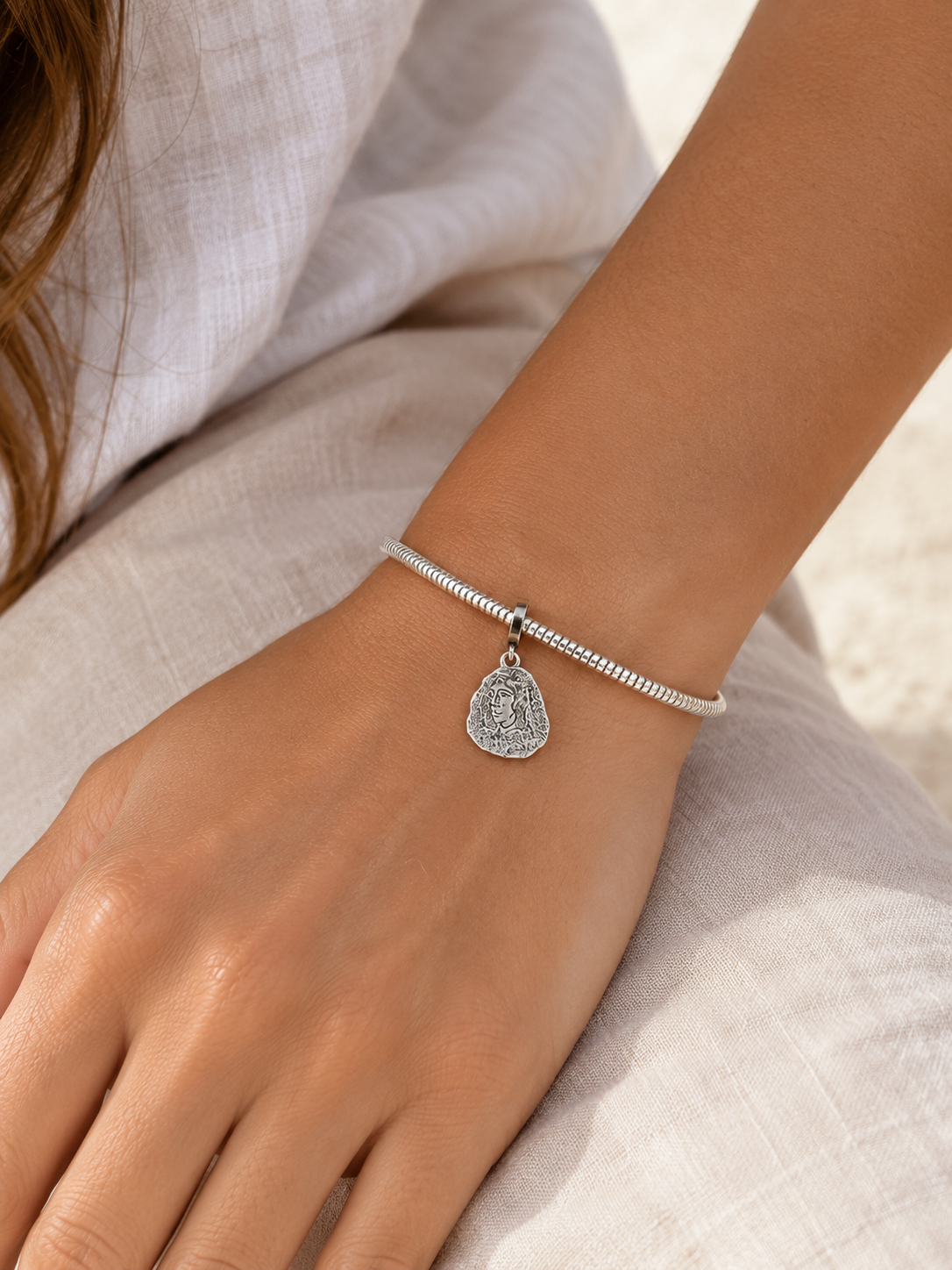 Charm plata virgen esperanza triana