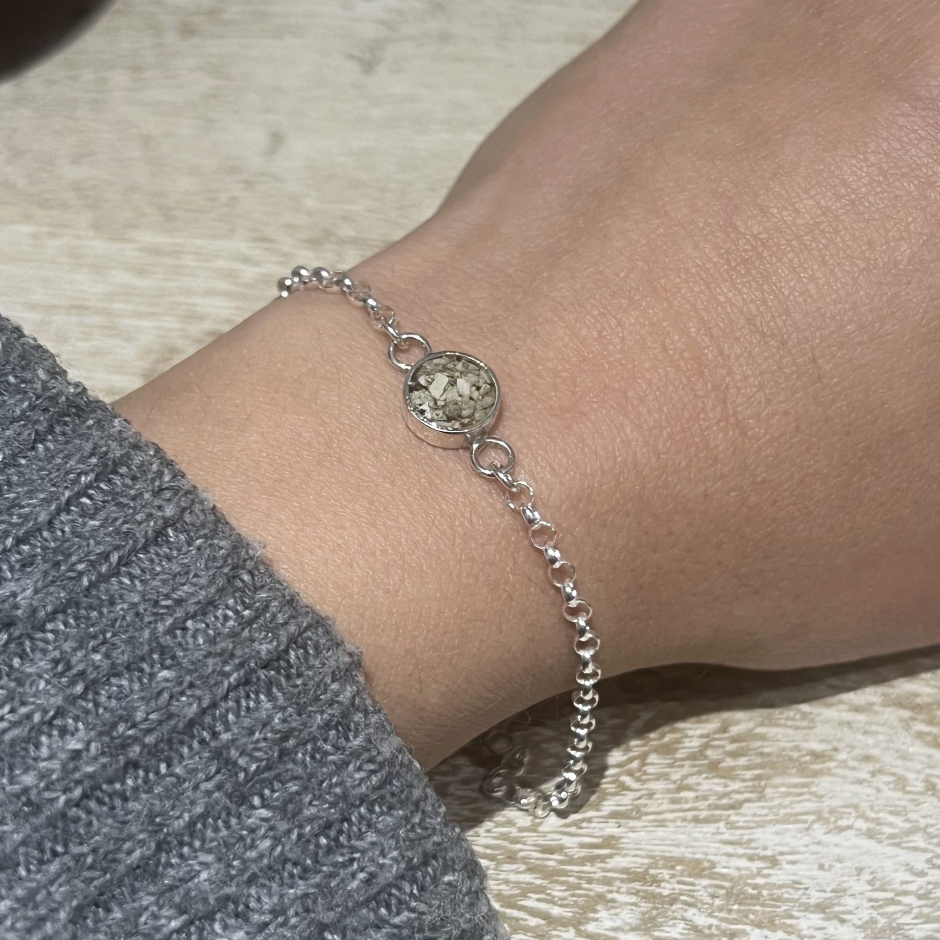 Pulsera plata de ley redonda mini cenizas
