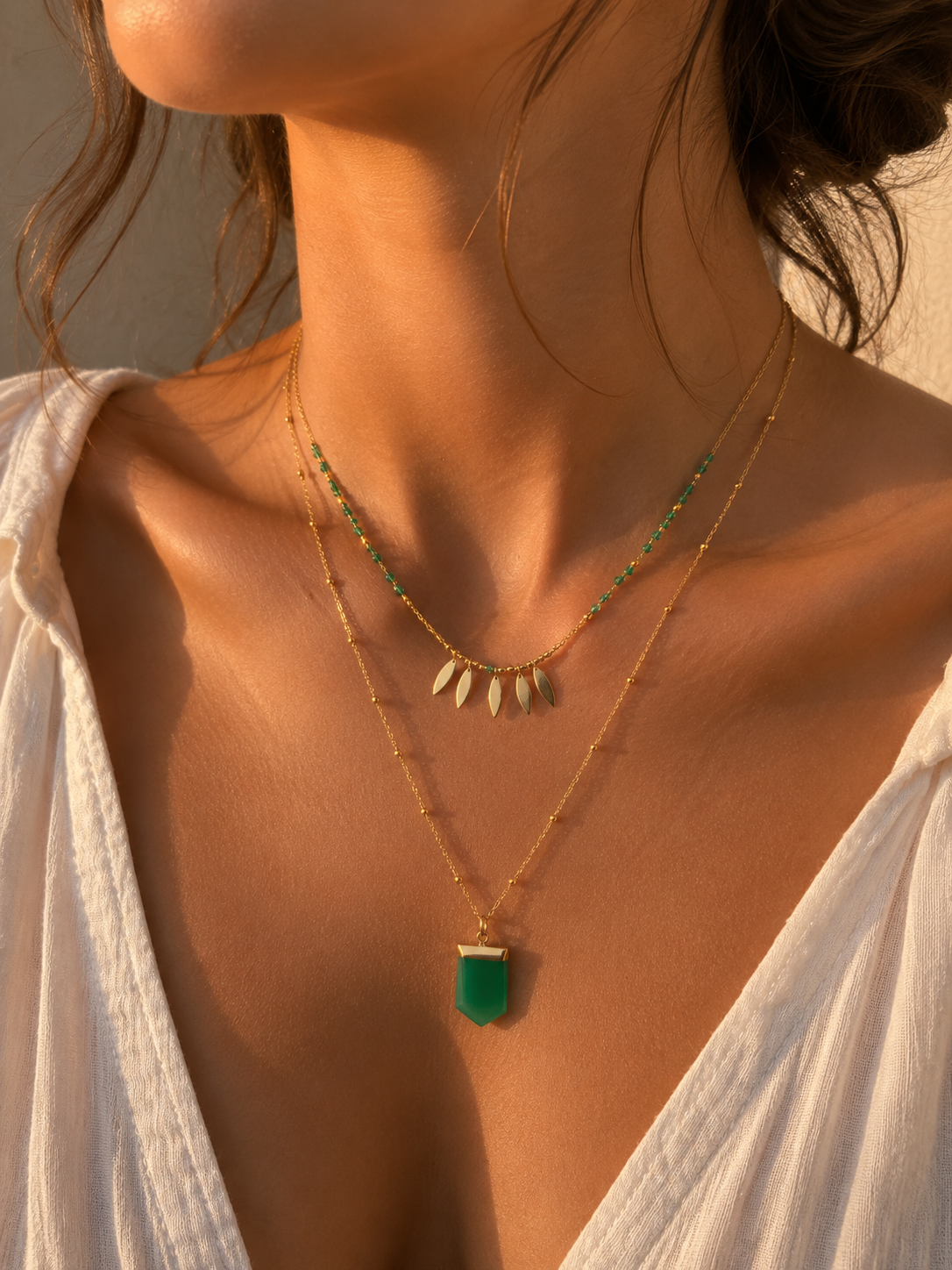 Gargantilla chapada oro 18k piedra verde