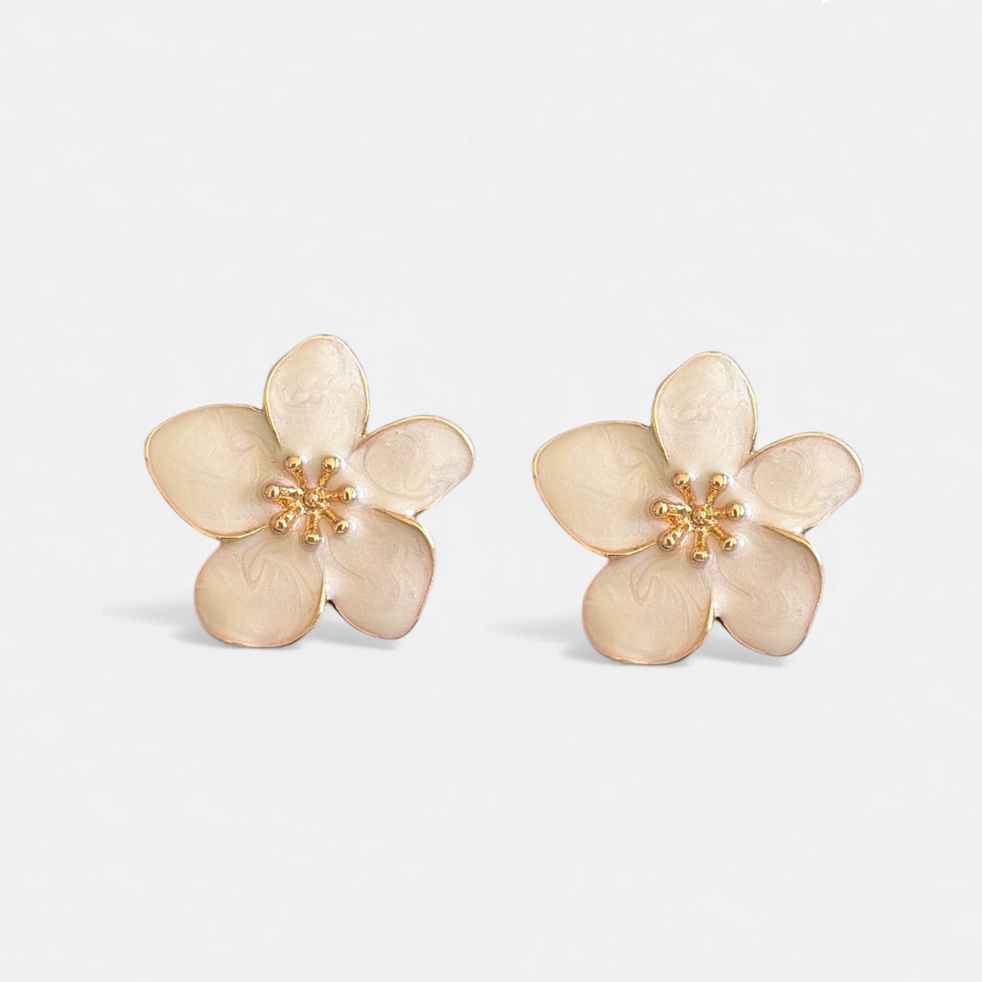 Pendientes flor marfil chapado laton
