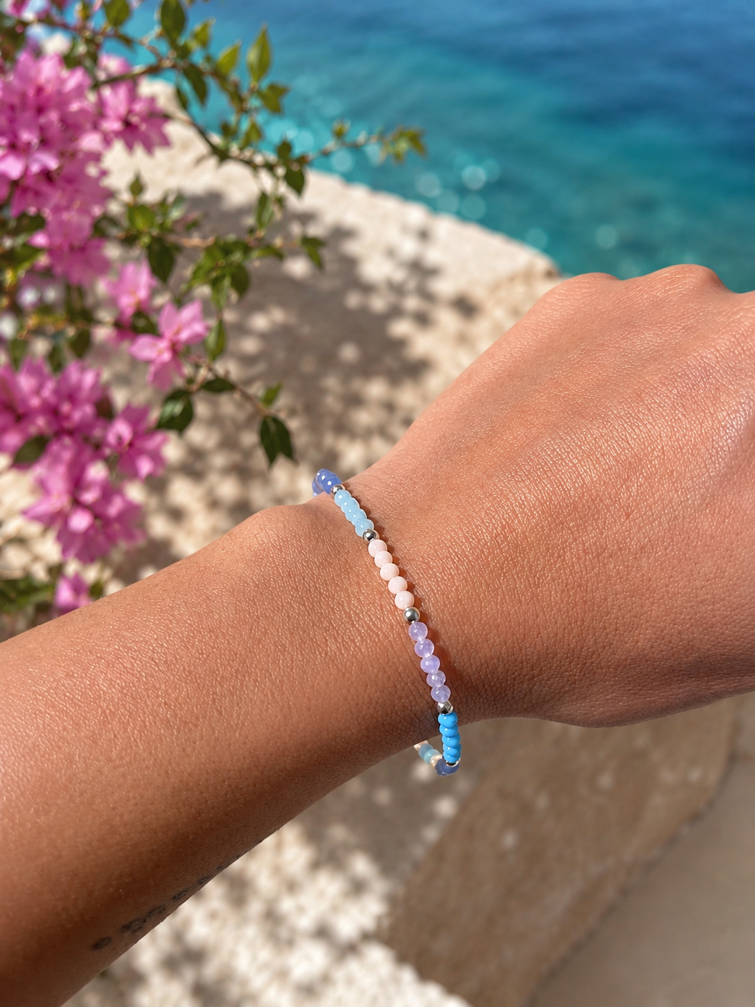 Pulsera plata de ley chapada piedras, bolitas e inicial